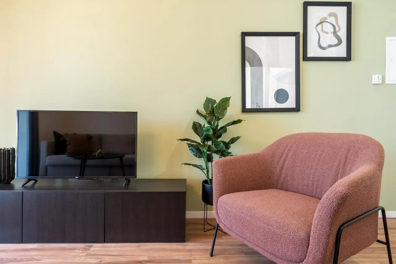 Latte'S Prime 1-Bedroom Apartment In لارنكا