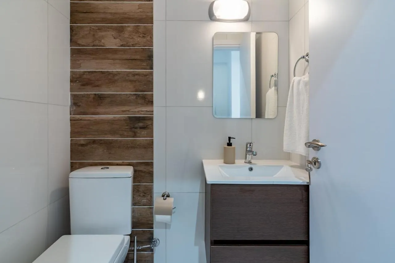 Latte'S Prime 1-Bedroom Apartment In لارنكا