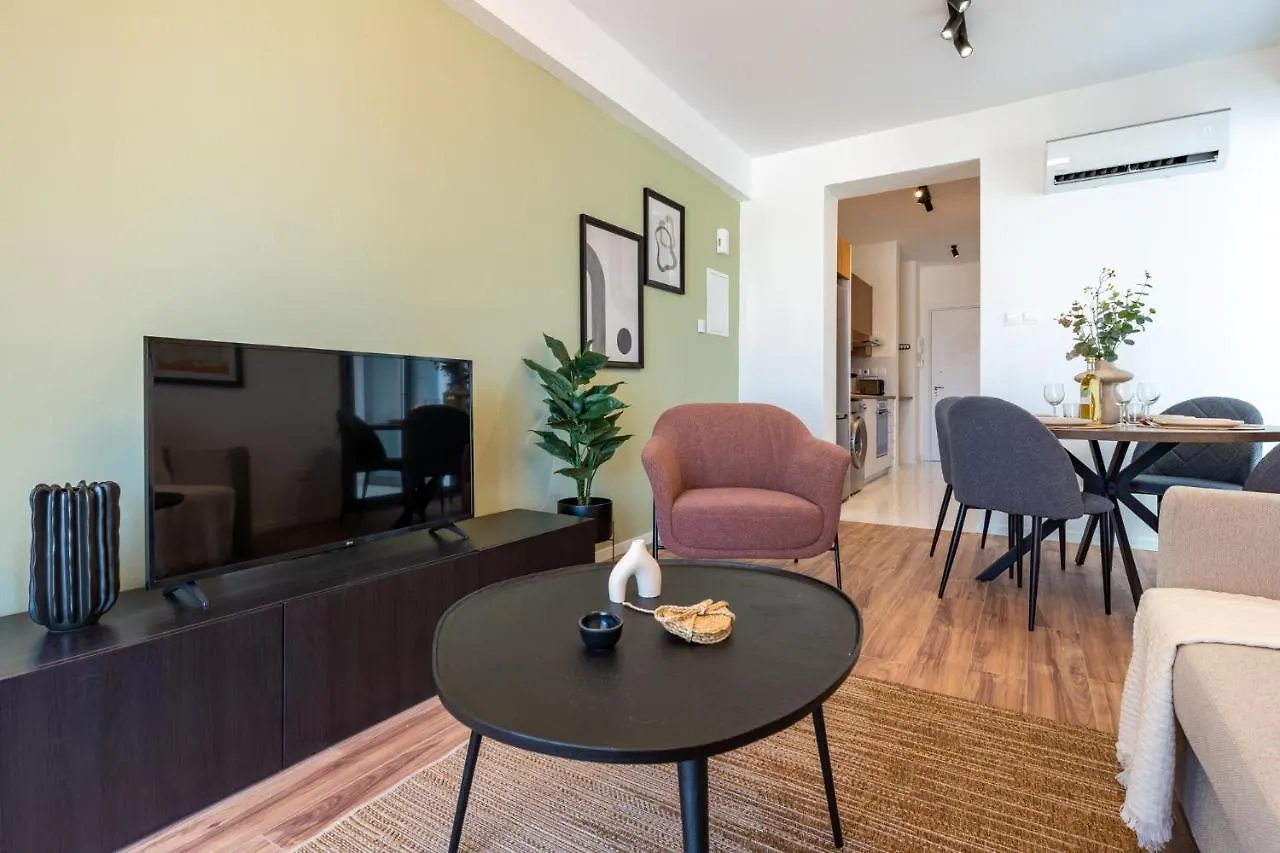 Latte'S Prime 1-Bedroom Apartment In لارنكا