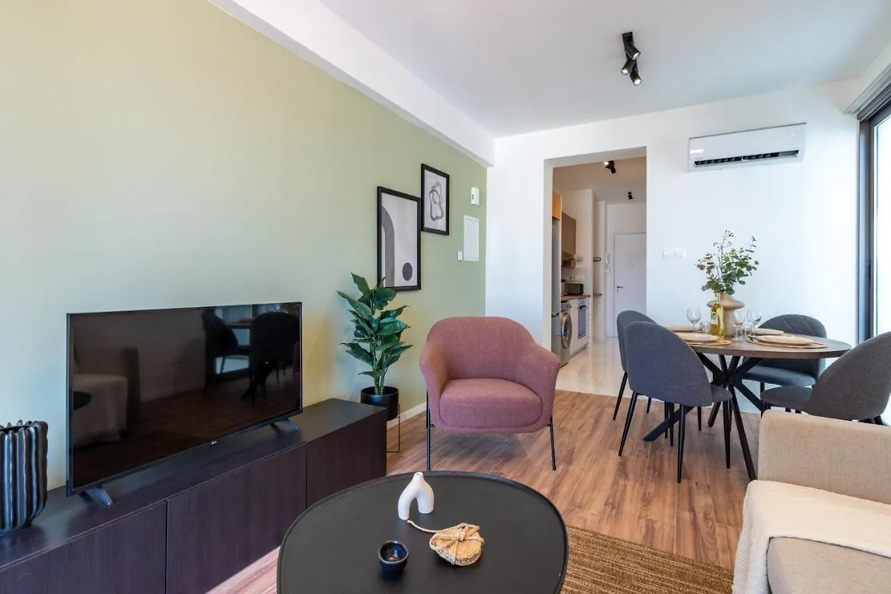 Latte'S Prime 1-Bedroom Apartment In لارنكا 0*,