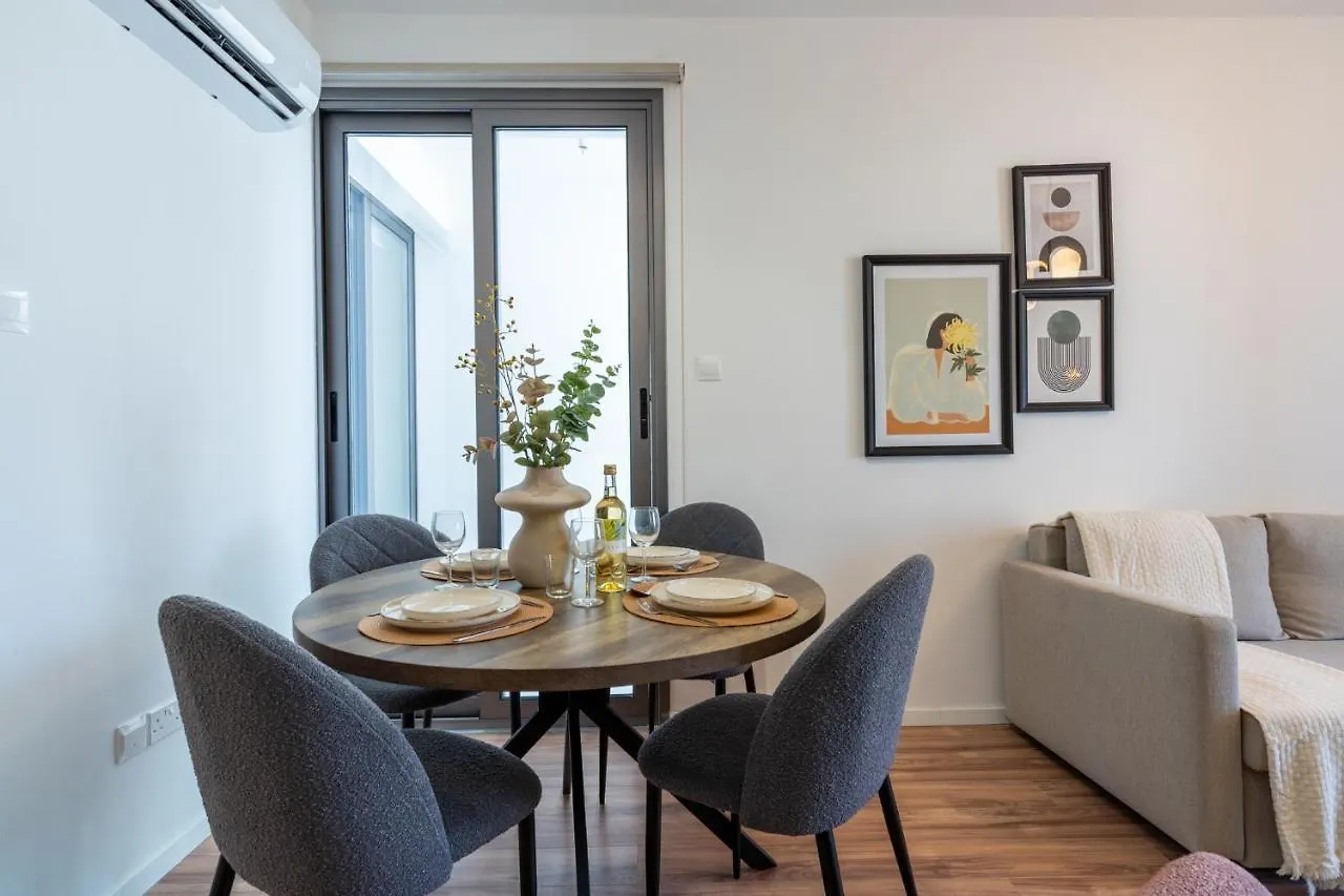 Latte'S Prime 1-Bedroom Apartment In لارنكا