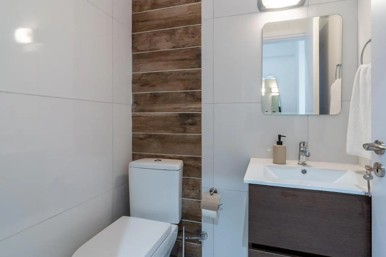 Latte'S Prime 1-Bedroom Apartment In لارنكا
