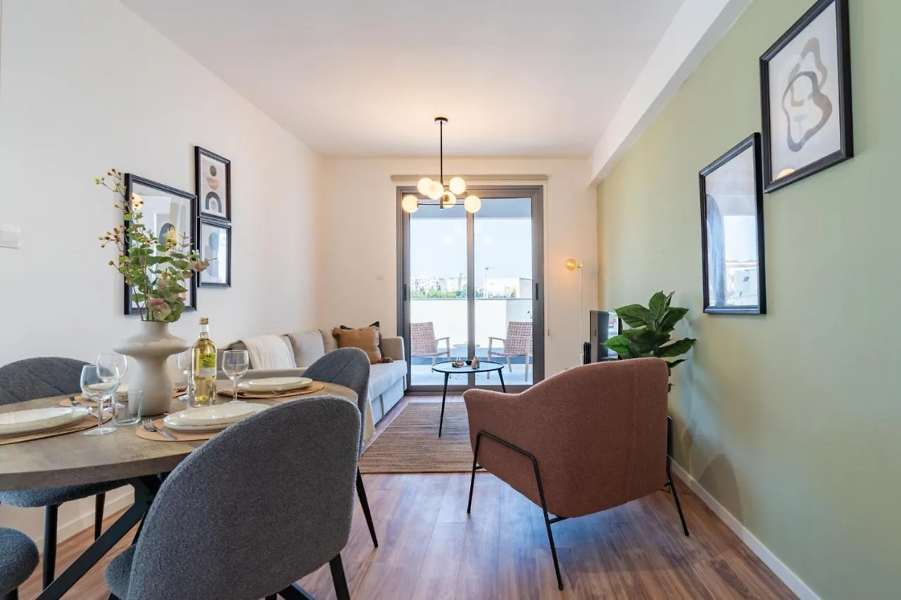 Latte'S Prime 1-Bedroom Apartment In لارنكا